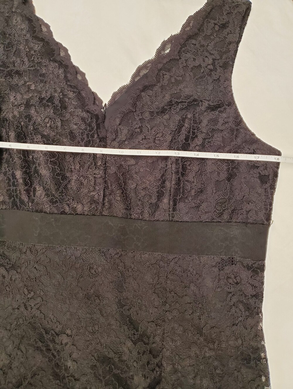 Maggy London Charcoal Lace Sheath Dress Scallop Hem Grosgrain Waist Size 14 - Picture 3 of 7